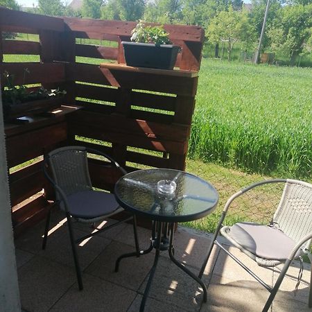 Studio apartman Krosna Perusic Bagian luar foto