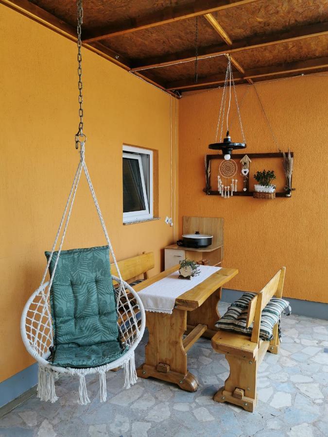 Studio apartman Krosna Perusic Bagian luar foto