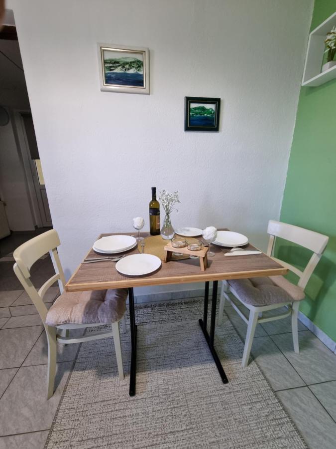 Studio apartman Krosna Perusic Bagian luar foto