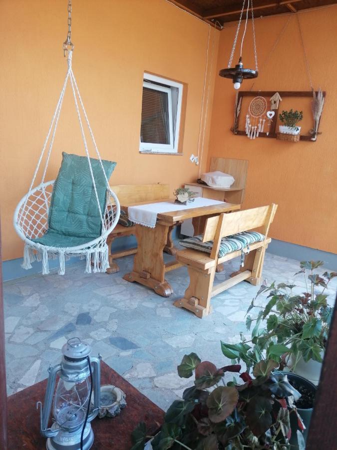 Studio apartman Krosna Perusic Bagian luar foto
