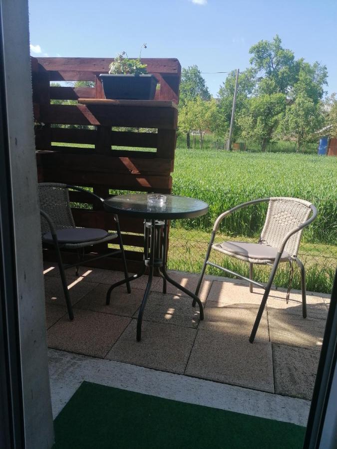 Studio apartman Krosna Perusic Bagian luar foto