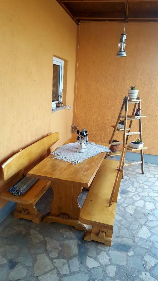Studio apartman Krosna Perusic Bagian luar foto