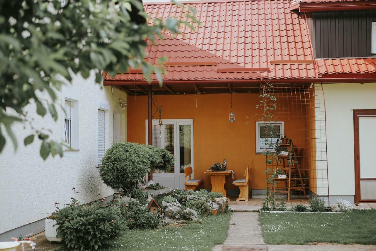 Studio apartman Krosna Perusic Bagian luar foto